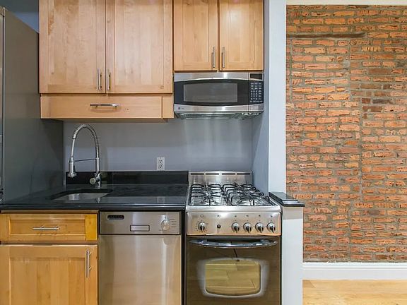 4th image of 529 E 6th St APT 2