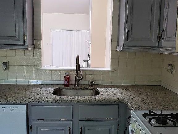 3rd image of 9 Portsmouth Dr