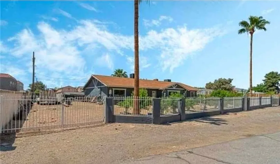3 bed, 1800 sqft, $2,550 — Photo 2