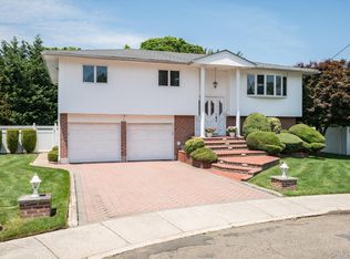 1 Eliot Court, Syosset, NY 11791
