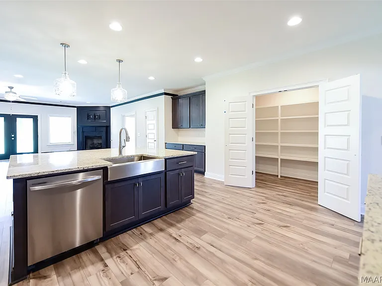 1270 Charleston Dr — Photo 10
