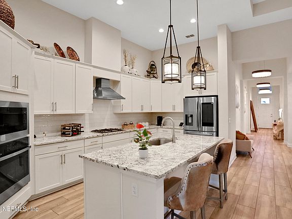 3rd image of 10240 FULCRUM Avenue
