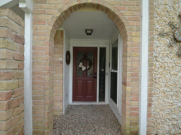 Arched Entry w/Courtyard Area.