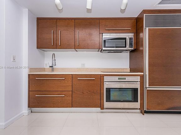 4th image of 475 Brickell Ave #1601