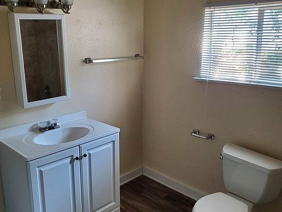 3rd image of 707 W CRAIG PL