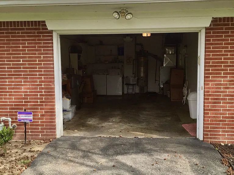 910 Gilbert Ave — Photo 6