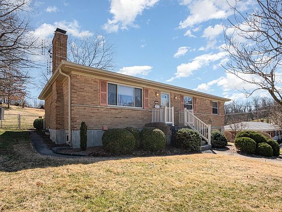 3rd image of 408 Hillbrook Dr
