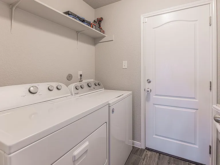 810 Earp Dr — Photo 13