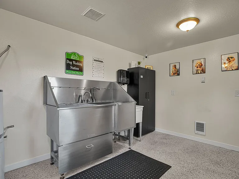 BROOK HOLLOW APARTMENTS — Photo 16