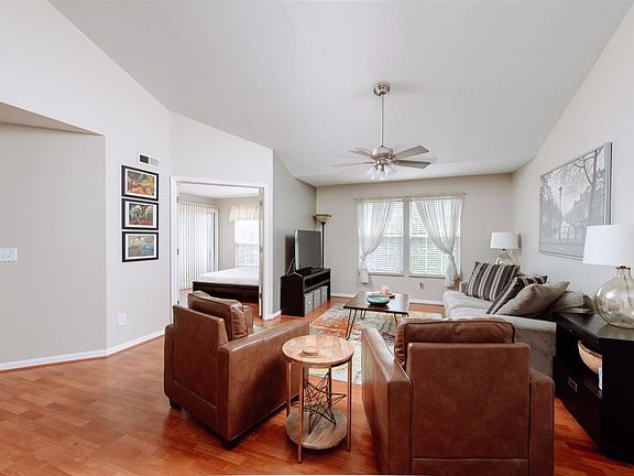 4th image of 9951 Shorewood Ln Unit H