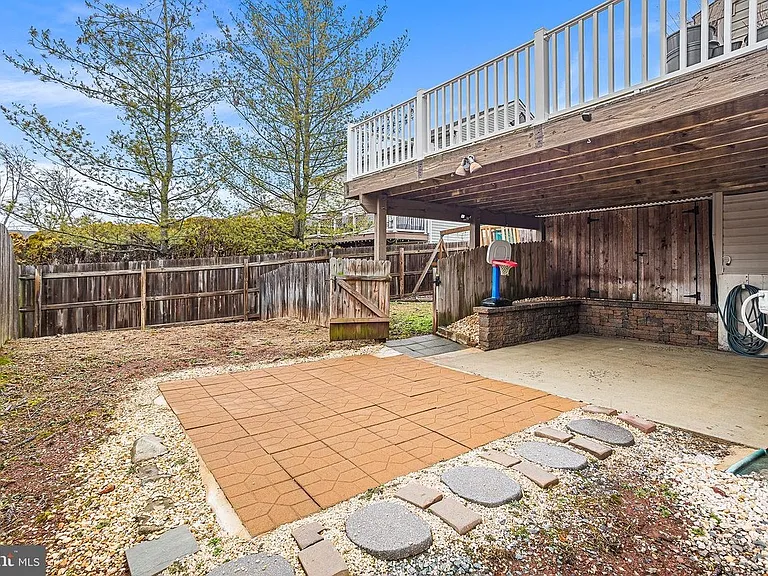 767 Hunter Dr — Photo 5