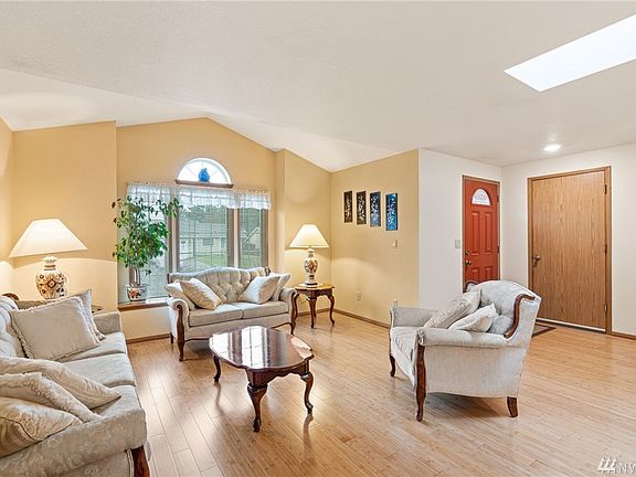 3rd image of 3402 Cherry Blossom Dr NE