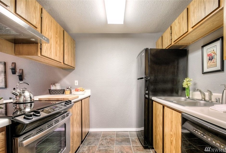 2nd image of 19851 25th Ave NE #116