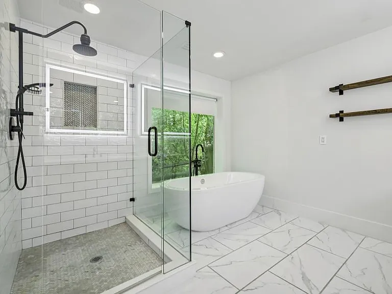1905 Gainsborough Dr — Photo 37