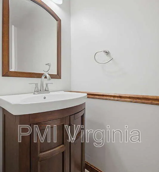 202 Stonehall Ct — Photo 10