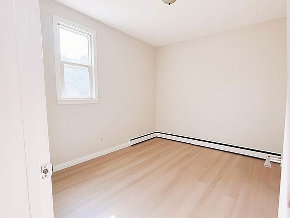 3rd image of 537 Confederation St #9