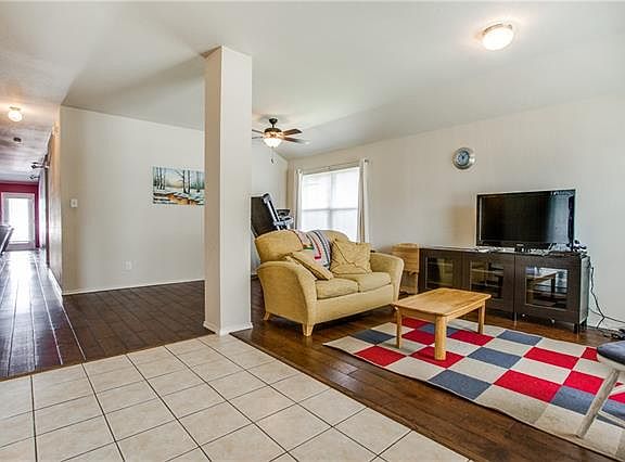 4th image of 2101 Danbury Dr