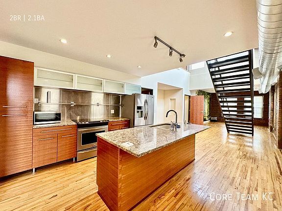 3rd image of 1822 Washington St #2S