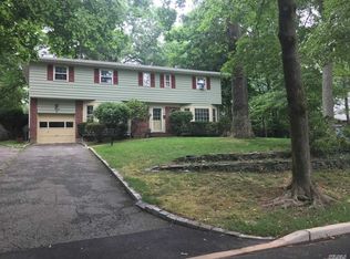 9 Flamingo Dr, Smithtown, NY 11787