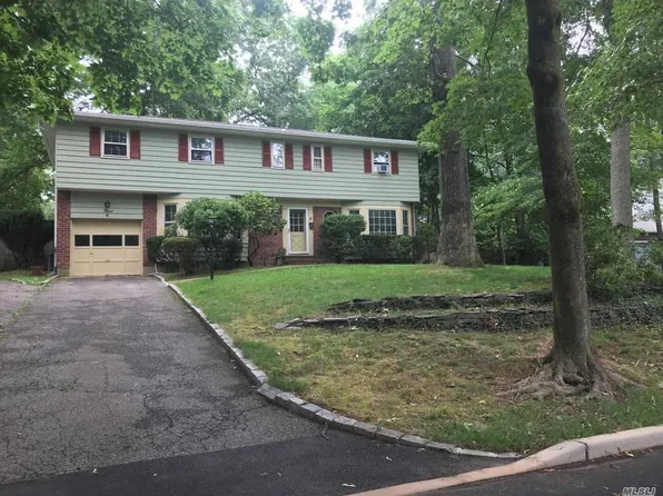 9 Flamingo Dr, Smithtown, NY 11787