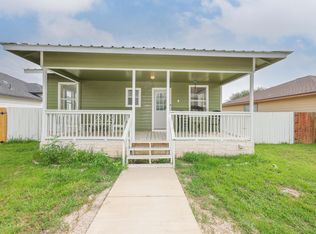 1709 16th St, Hondo, TX 78861