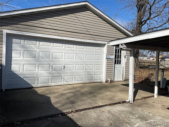 2nd image of 4 Watertown Cir