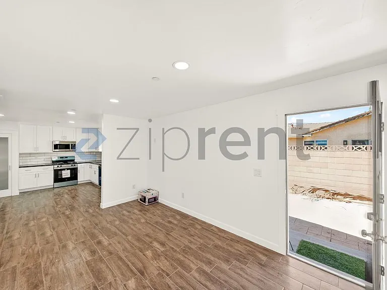 1421 Astoria Pl #1 — Photo 8