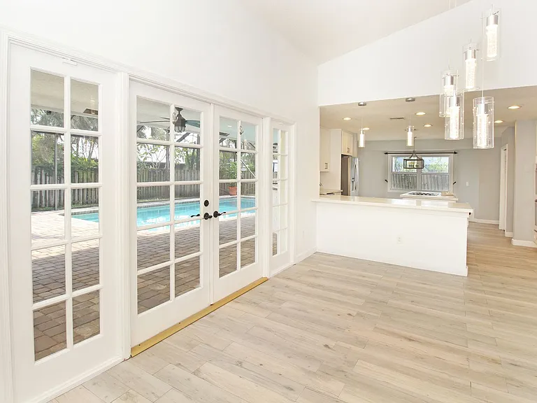 896 Rose Ct — Photo 19