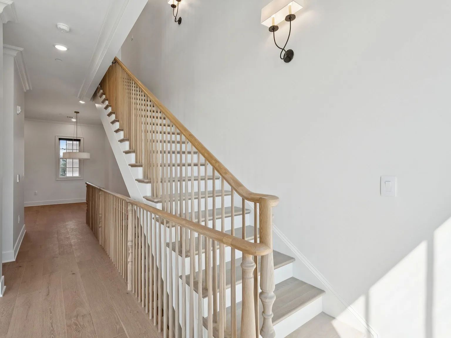 2 bed, 2.5 bath, 2541 sqft, $15,500 — Photo 4