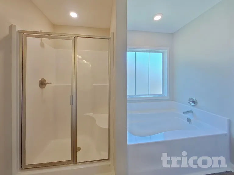 563 Roseridge Dr — Photo 8