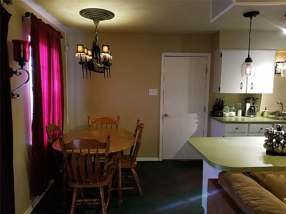 3rd image of 3704 Carriage Hill Dr