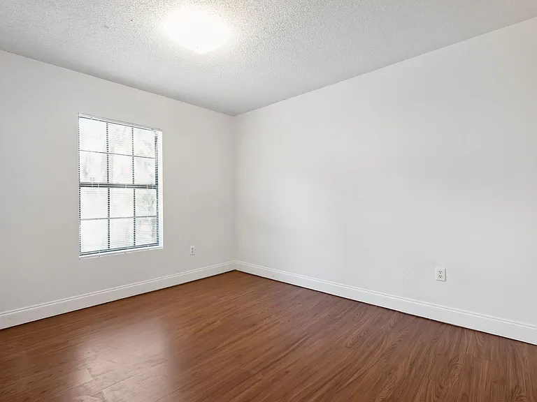 12220 Apache Avenue — Photo 10