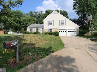 8900 Paddock Ln, Potomac, MD 20854