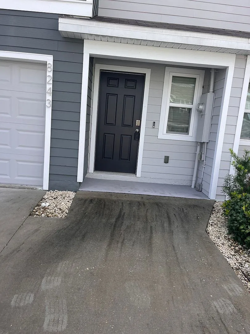 Beautiful Townhome Community Close to Everything! These go quick. — Photo 4