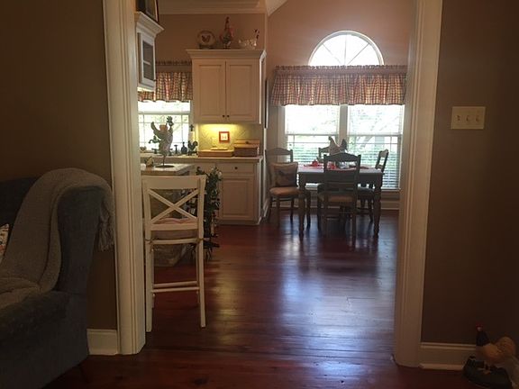4th image of 204 Auburn Ave