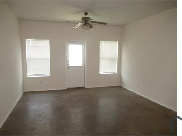 7900 Flower Trl APT 2, San Antonio, TX 78244