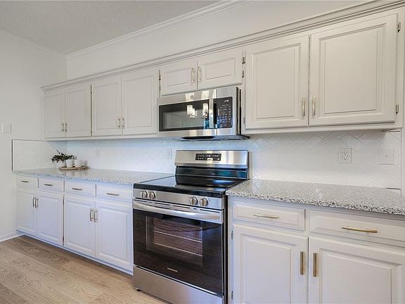 4th image of 12633 Glenwood St