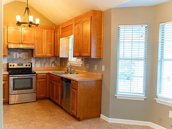 3rd image of 2526 Bonnie Oaks Dr SW