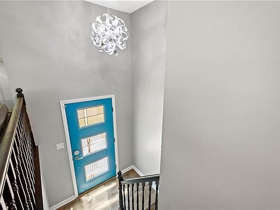 3rd image of 375 Fruitwood Dr