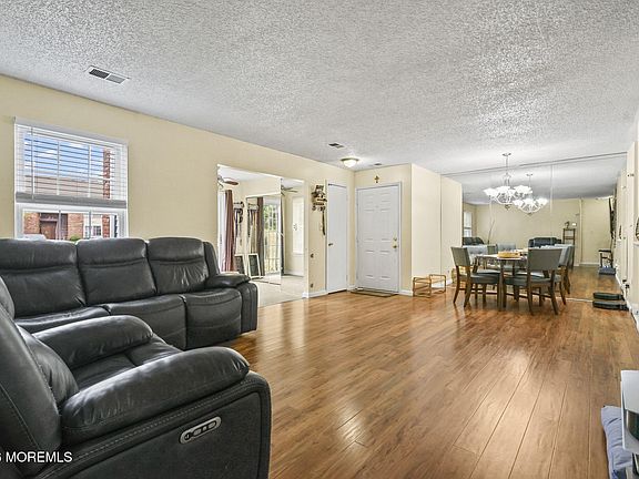 3rd image of 61 Frontier Way