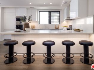 411 S Hamel Rd #204, Los Angeles, CA 90048