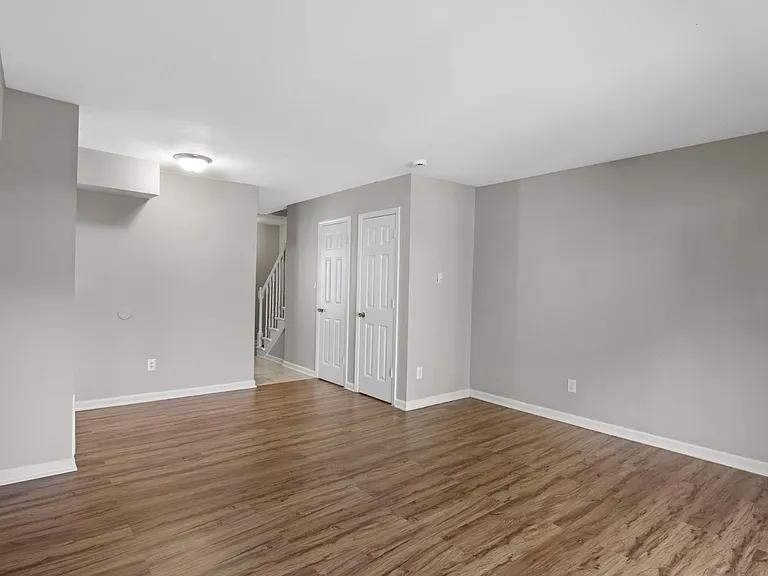 The Riverside Apartment Homes — Photo 9