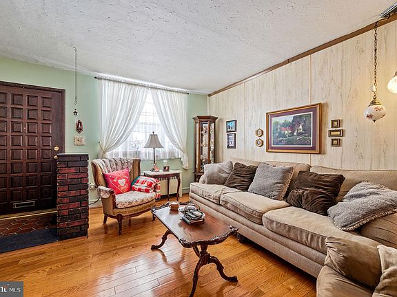 4th image of 1917 S Camac St