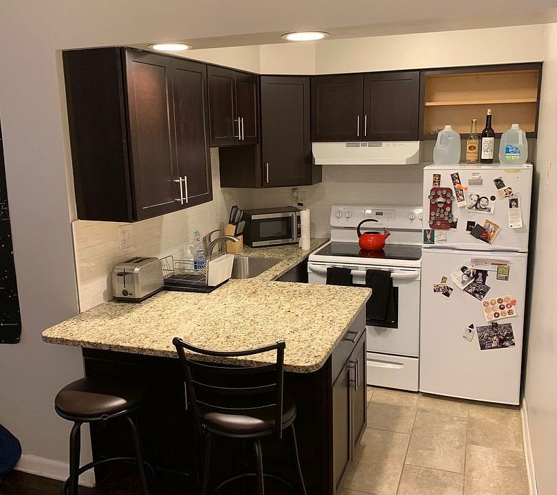 1st image of 468 W Melrose St #556