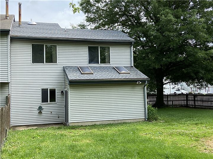 2nd image of 152 Wedgefield Dr