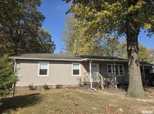 1104 Thomas Dr, Carterville, IL 62918