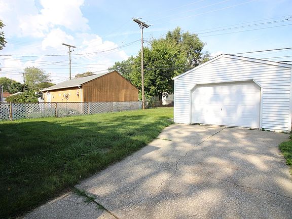 2nd image of 15670 Meyer Ave