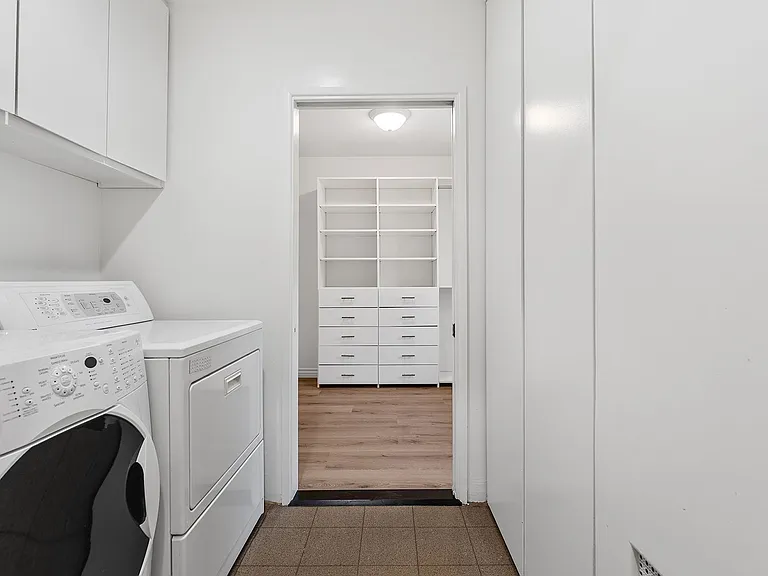 11053 Strathmore Dr — Photo 44