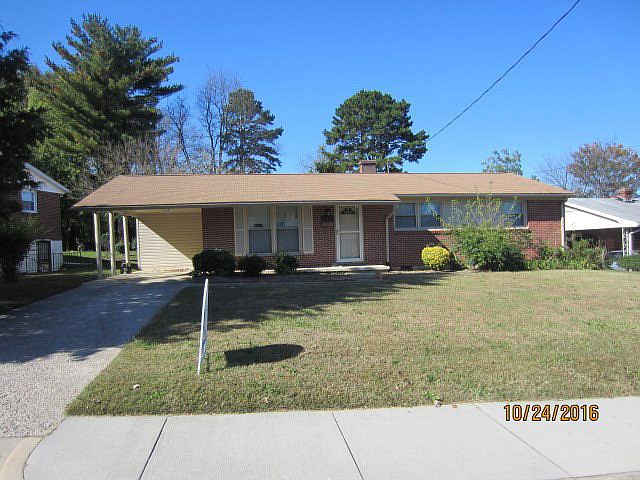 1st image of 214 Sycamore St