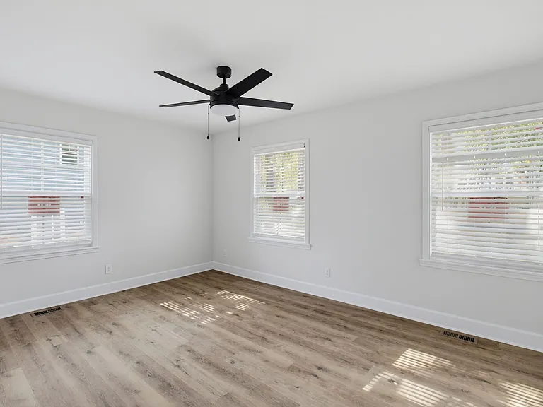 1370 Seminole Dr — Photo 22